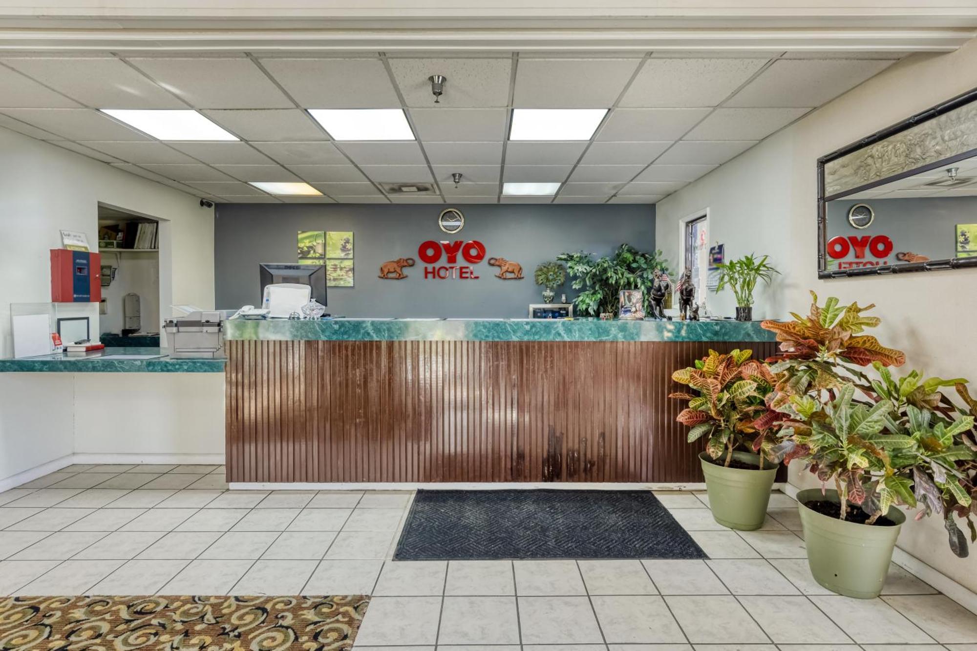 Oyo Hotel Grenada West Exteriör bild